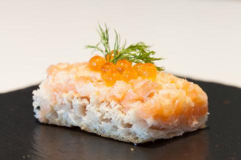 Tostada de caviar de salmón