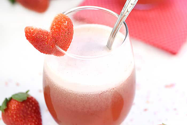 Mocktail de fresas burbujeante