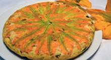 Receta de tortilla de calabacines en flor y cebolleta